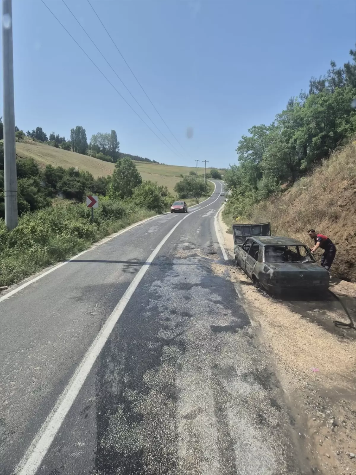 Yangın Çıkan Otomobil Kullanılamaz Hale Geldi