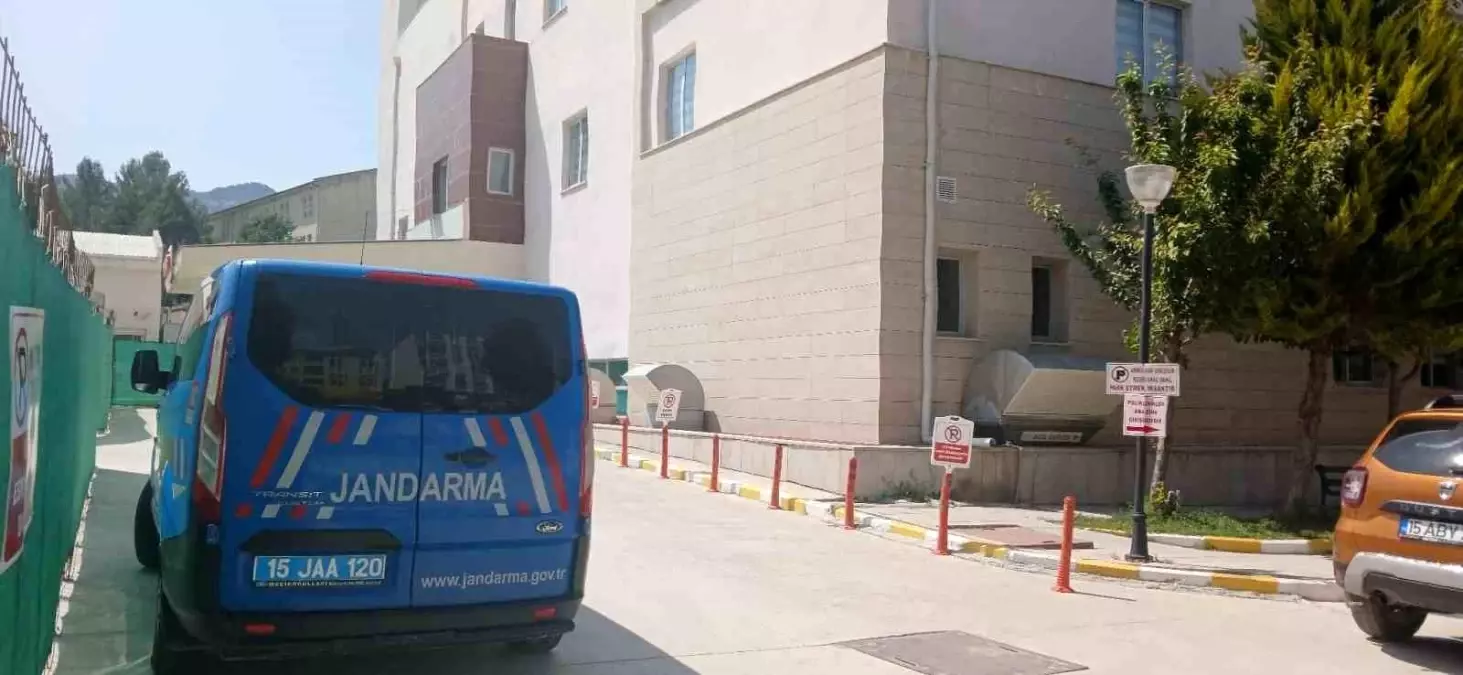 Kıyma Makinesine Kaptırdığı Eliyle Ağır Yaralandı