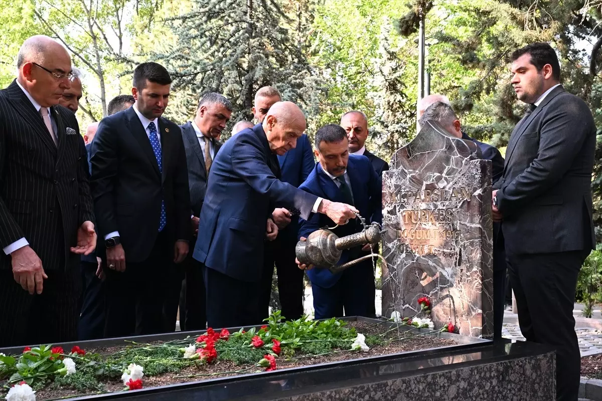 Bahçeli'den Ülkü Ocakları'na Ziyaret