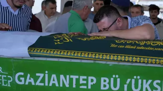 5 Yaşındaki Elif Azra Kanserle Mücadelede Hayatını Kaybetti