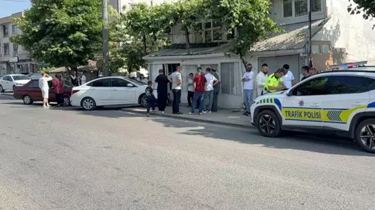 Düzce'de Kaza: Otomobil Ev Duvarına Çarptı