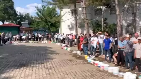 Kurban Geleneği Yaşatılıyor