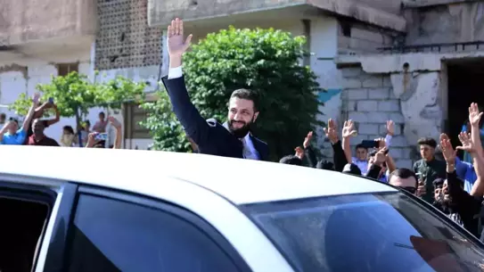 Suriye Devlet Başkanı Şara, Dera'da Coşkuyla Karşılandı