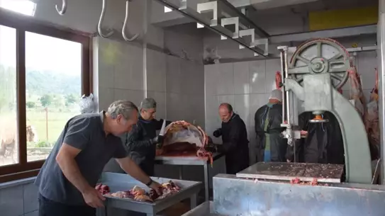 Başçiftlik Mezbahasında Kurban Kesim Hizmeti