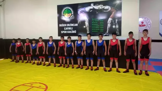 Vali Aydoğdu'dan Güreşçilere Forma Desteği