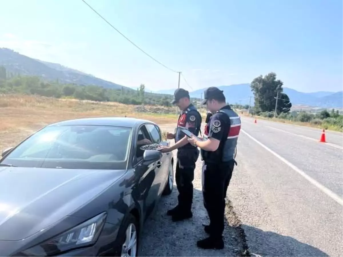 Jandarmadan Bayramda Güvenli Trafik Uygulaması