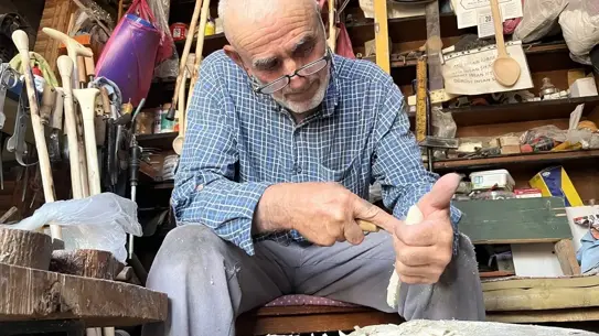 69 Yaşındaki Çiftçi Ağaç Oymacılığına Tutkulu