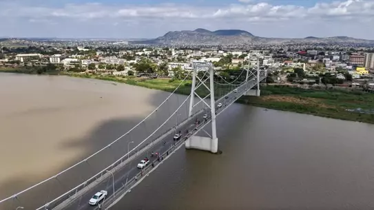 Tete'de Zambezi Nehri ve Tarihi Köprü Havadan Görüntülendi