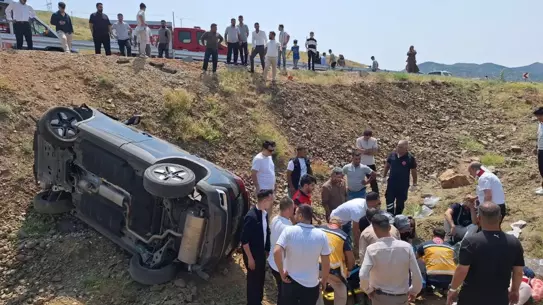 Bingöl'de Otomobil Devrildi: 5 Yaralı