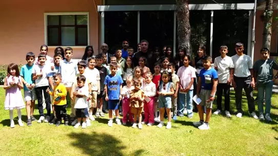 Vali Aydoğdu'dan Çocuklara Bayram İkramı