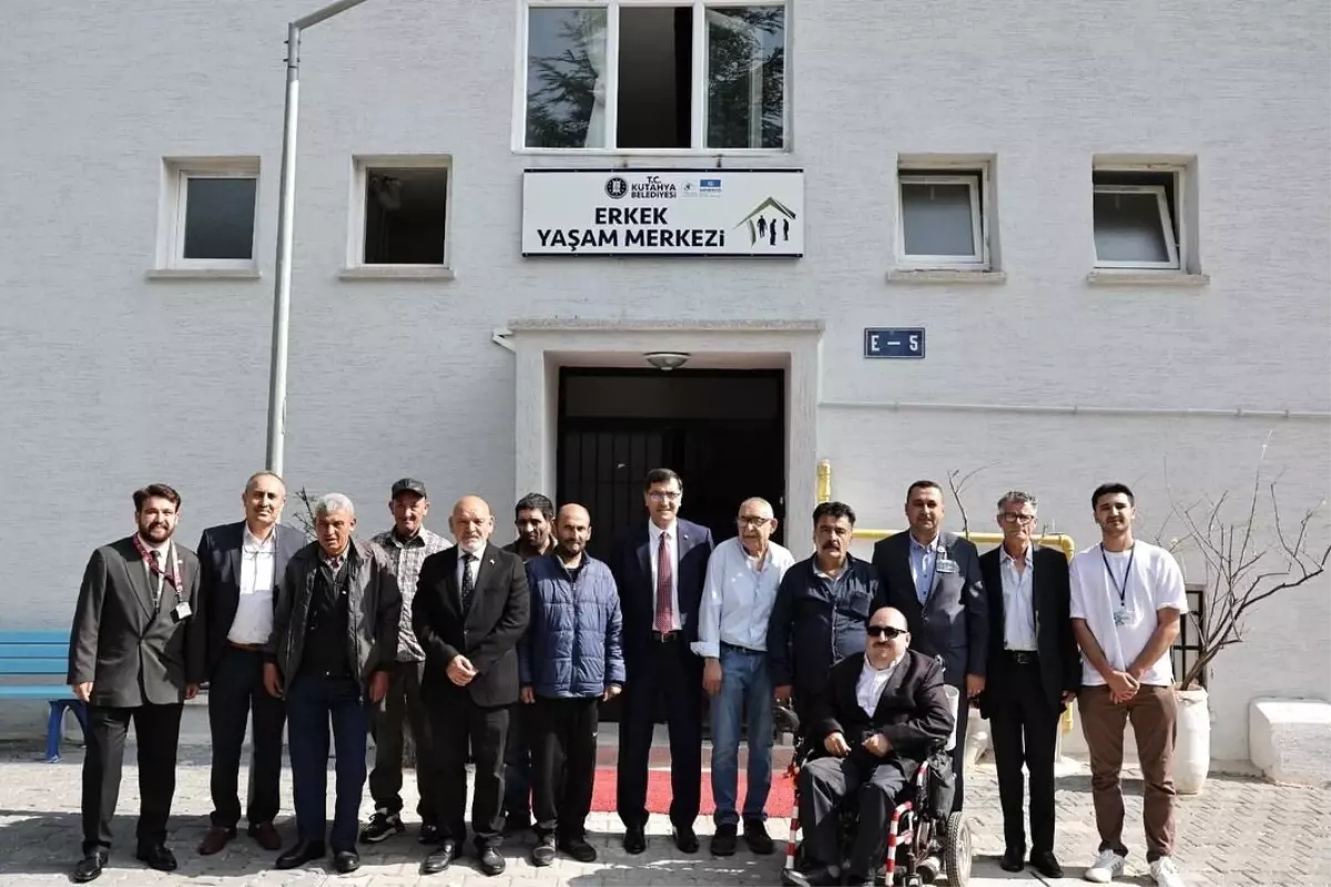 Kütahya Belediye Başkanı Kahveci, Bayramda İhtiyaç Sahiplerini Ziyaret Etti