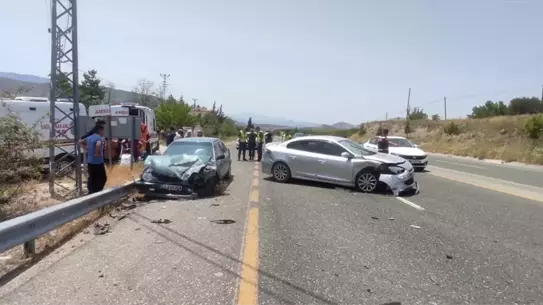 Elazığ'da Trafik Kazası: 5 Yaralı
