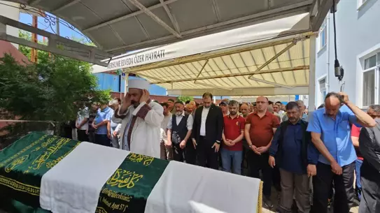 Boğulan Genç Gözyaşlarıyla Defnedildi