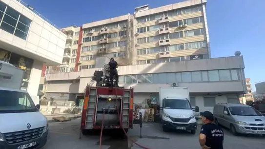 Antalya'da İş Merkezinde Yangın