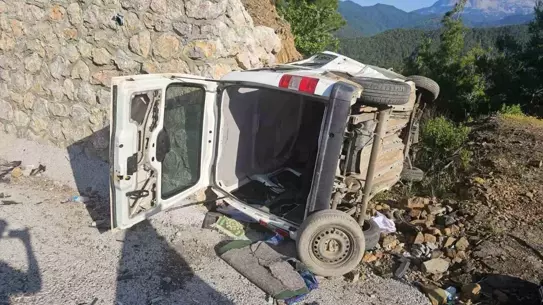 Manavgat'ta Trafik Kazası: Sürücü Ağır Yaralandı