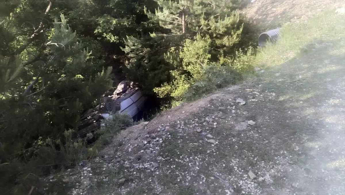 Tokat'ta Otomobil Devrildi: 3 Yaralı