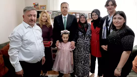 İçişleri Bakanı Ali Yerlikaya, Konya'da şehit ailesini ziyaret etti