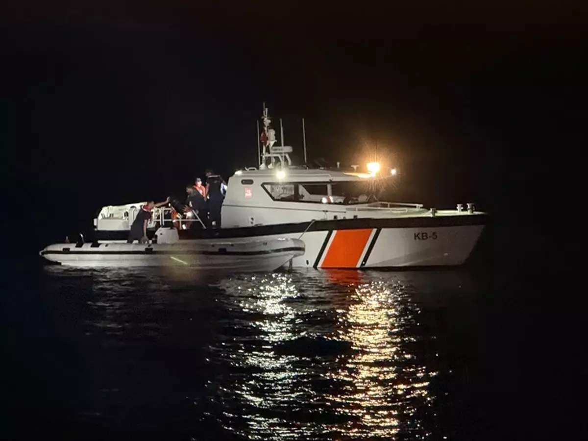 Çanakkale'de 18 Düzensiz Göçmen ve 1 Kaçakçı Yakalandı
