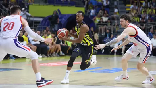 Fenerbahçe Beko Yarı Finalde 2-0 Önde