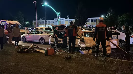 Kütahya'da Zincirleme Kaza: 6 Yaralı