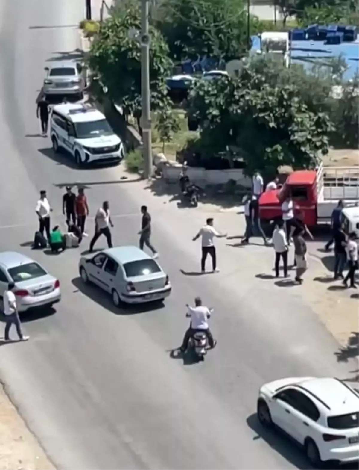Tarsus'ta Kaza Sonrası Kavga: Polis Havaya Ateş Açtı
