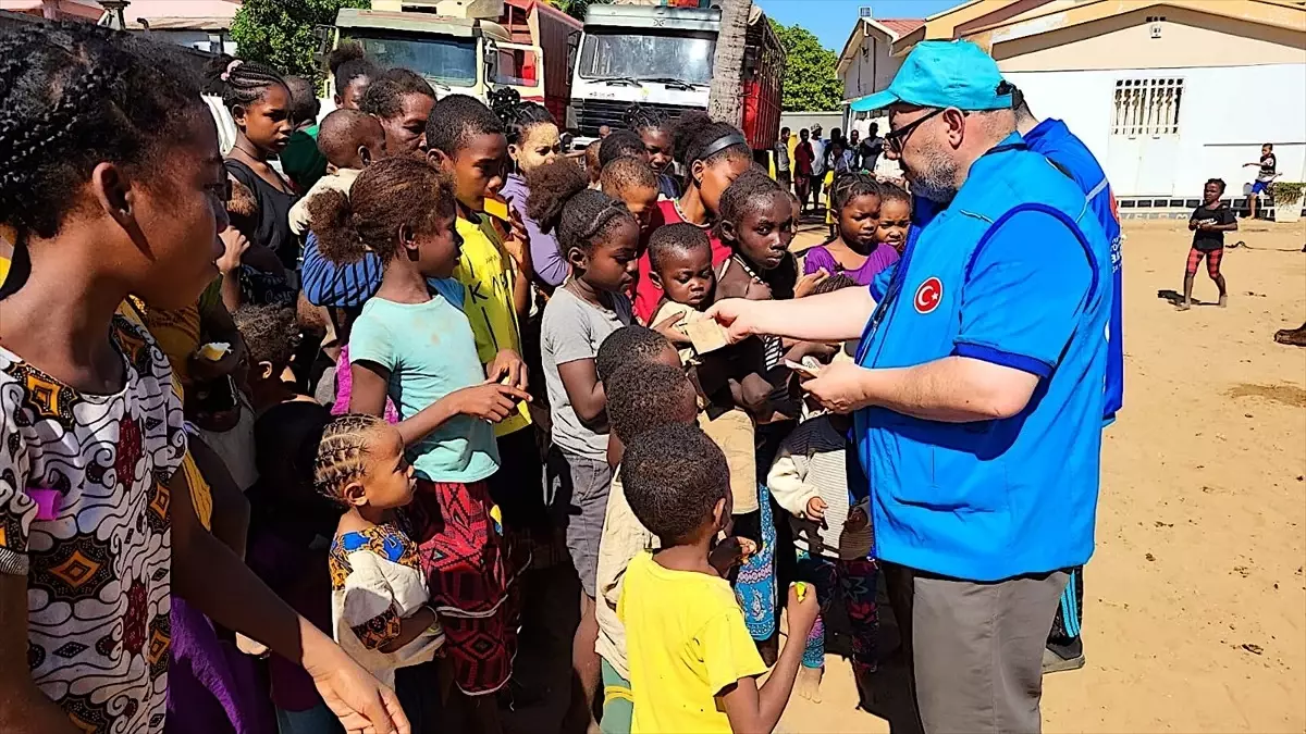 TDV Gönüllüleri Madagaskar'da Yüzleri Güldürdü