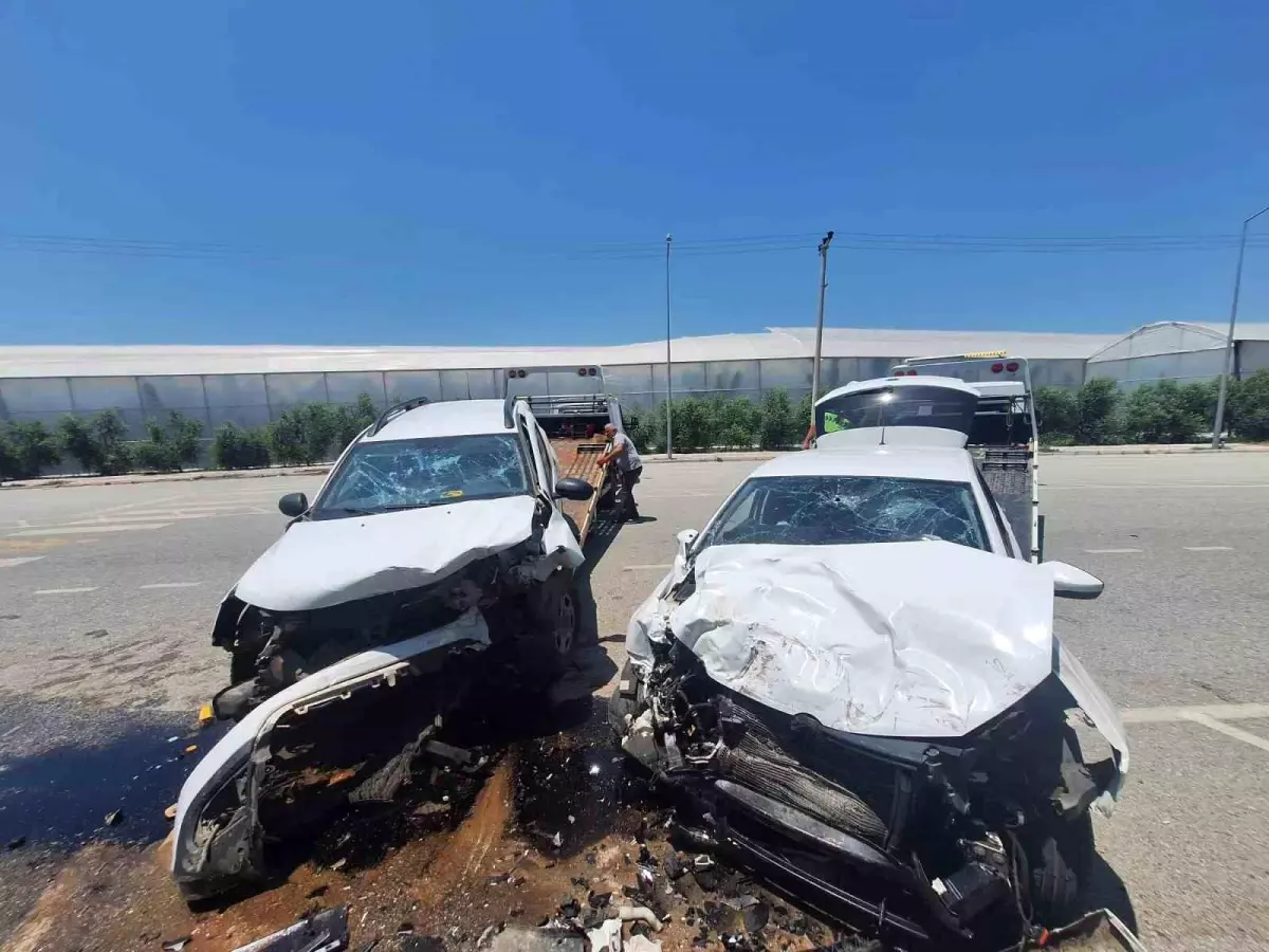 Manavgat'ta Trafik Kazası: 4 Yaralı