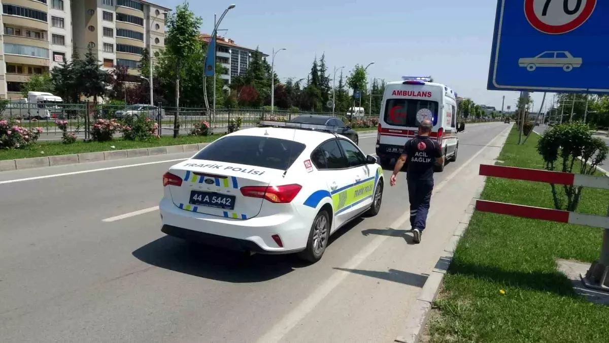 Kadın Araçtan Atladı, Yaralandı