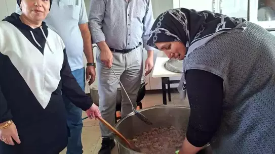 Kars'ta Öğrencilere Kurban Etli Bayram İkramı