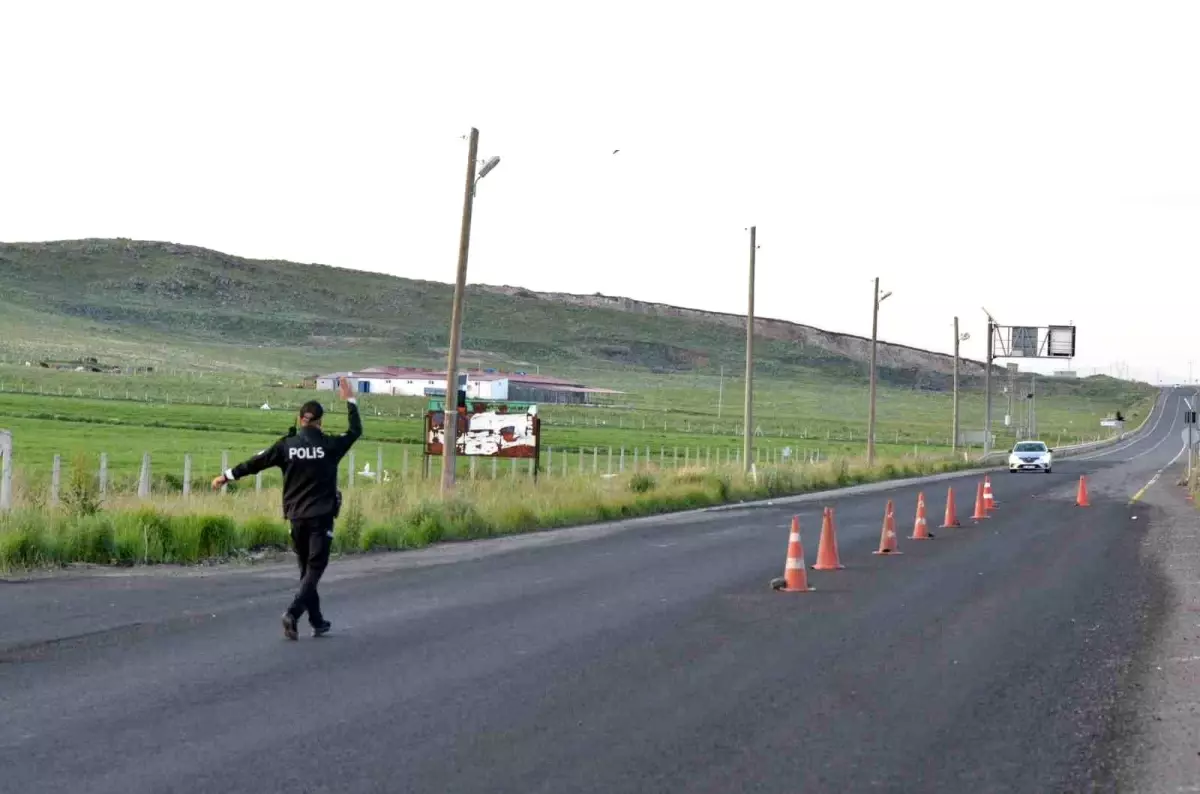 Kars'ta Asayiş ve Trafik Kontrolleri Artırıldı