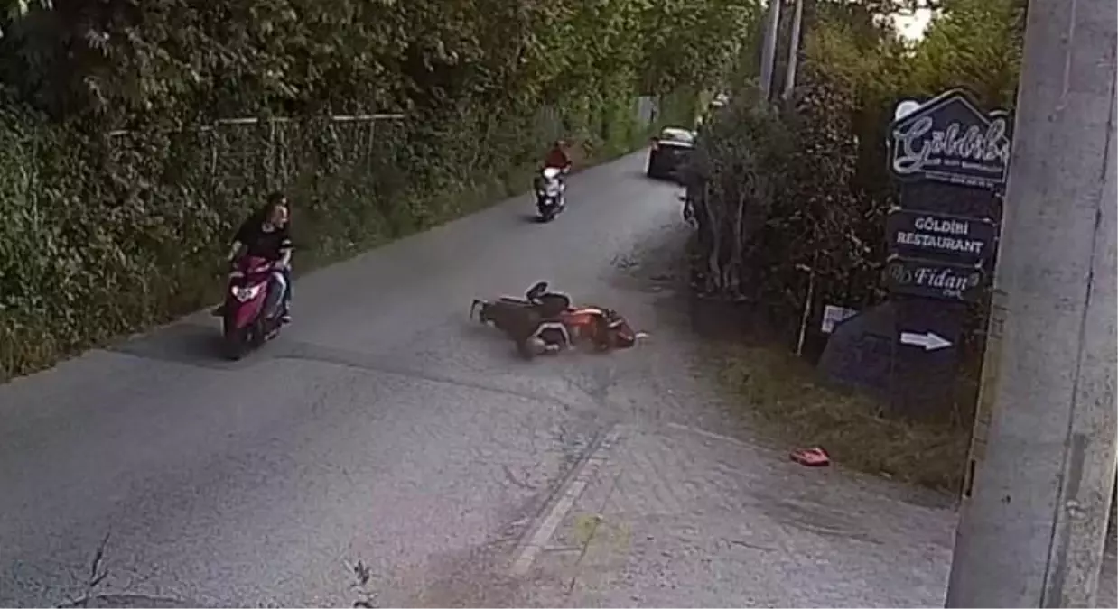 Sapanca'da Kask Takmayan Sürücü Kaza Geçirdi