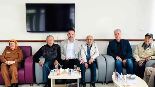 Bayram Coşkusunu Huzurevi Ziyaretiyle Paylaştılar