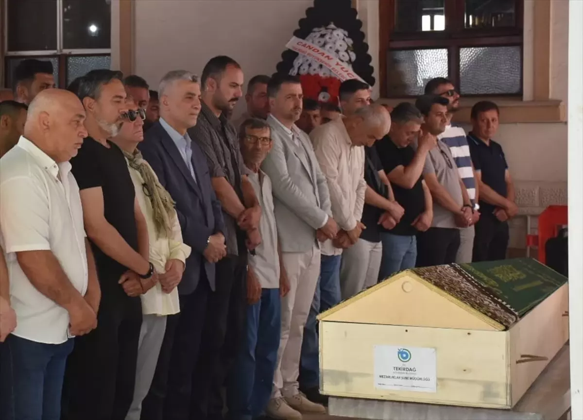 Bakan Bolat, Teyzesinin Cenaze Törenine Katıldı