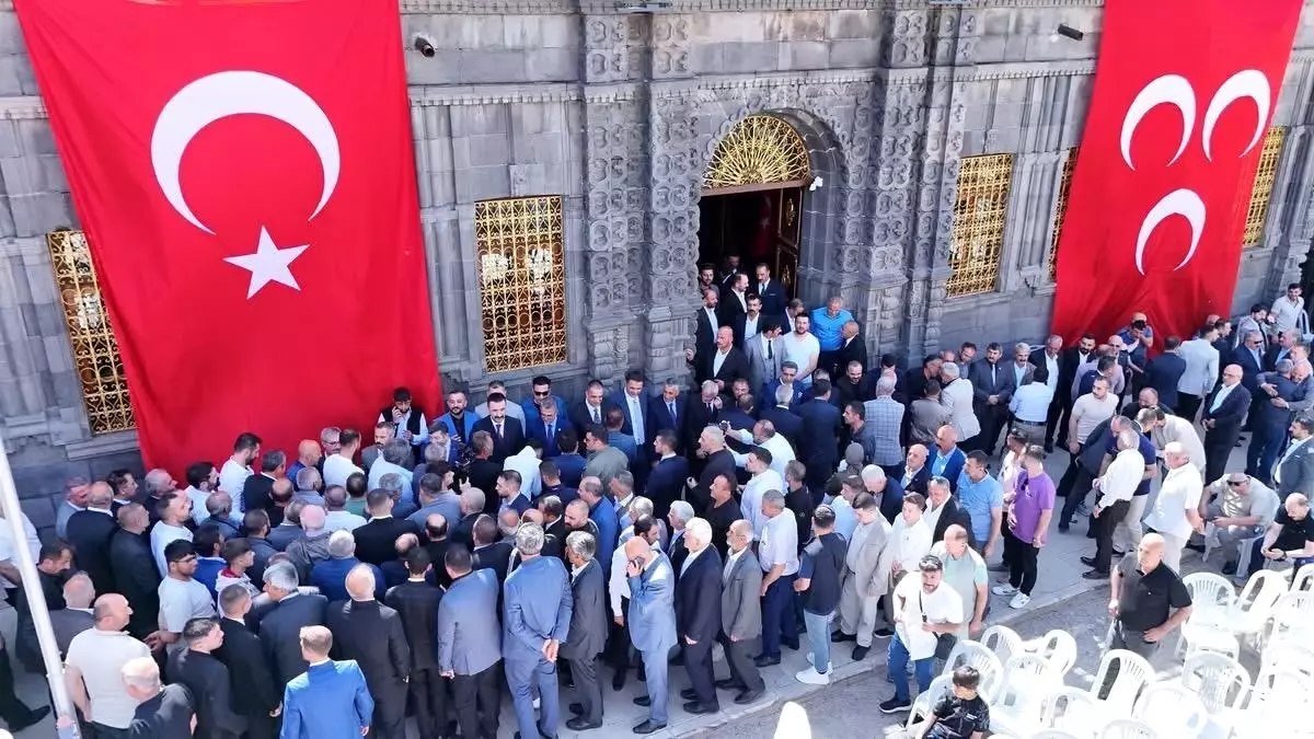 MHP Erzurum'da Bayramlaşma Coşkusu