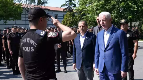 Vali Gül, Bayrampaşa'da Polislerle Bayramlaştı