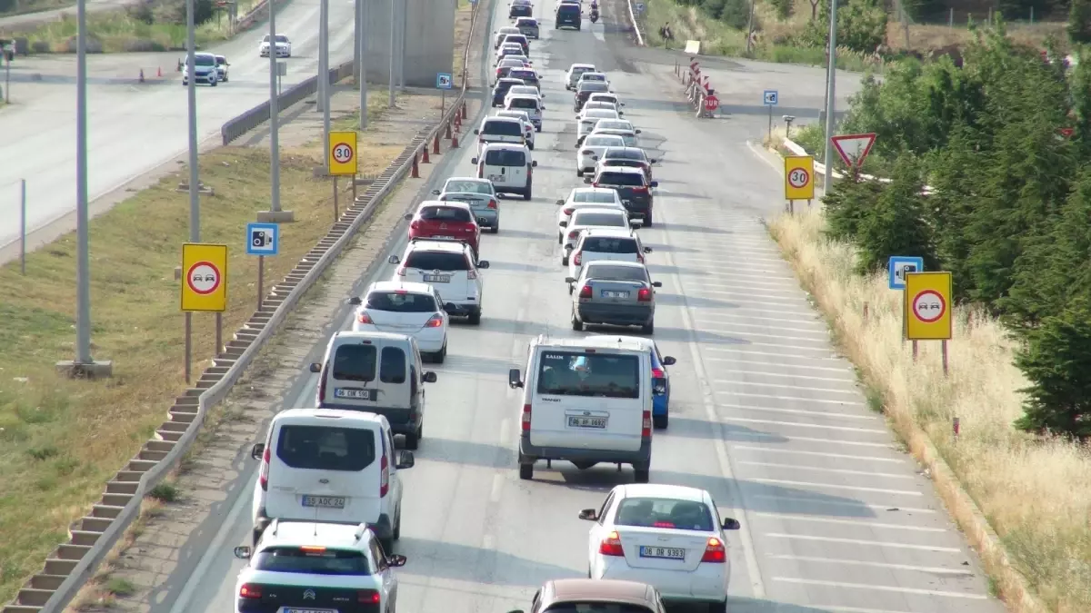 Kırıkkale'de Bayram Trafik Yoğunluğu