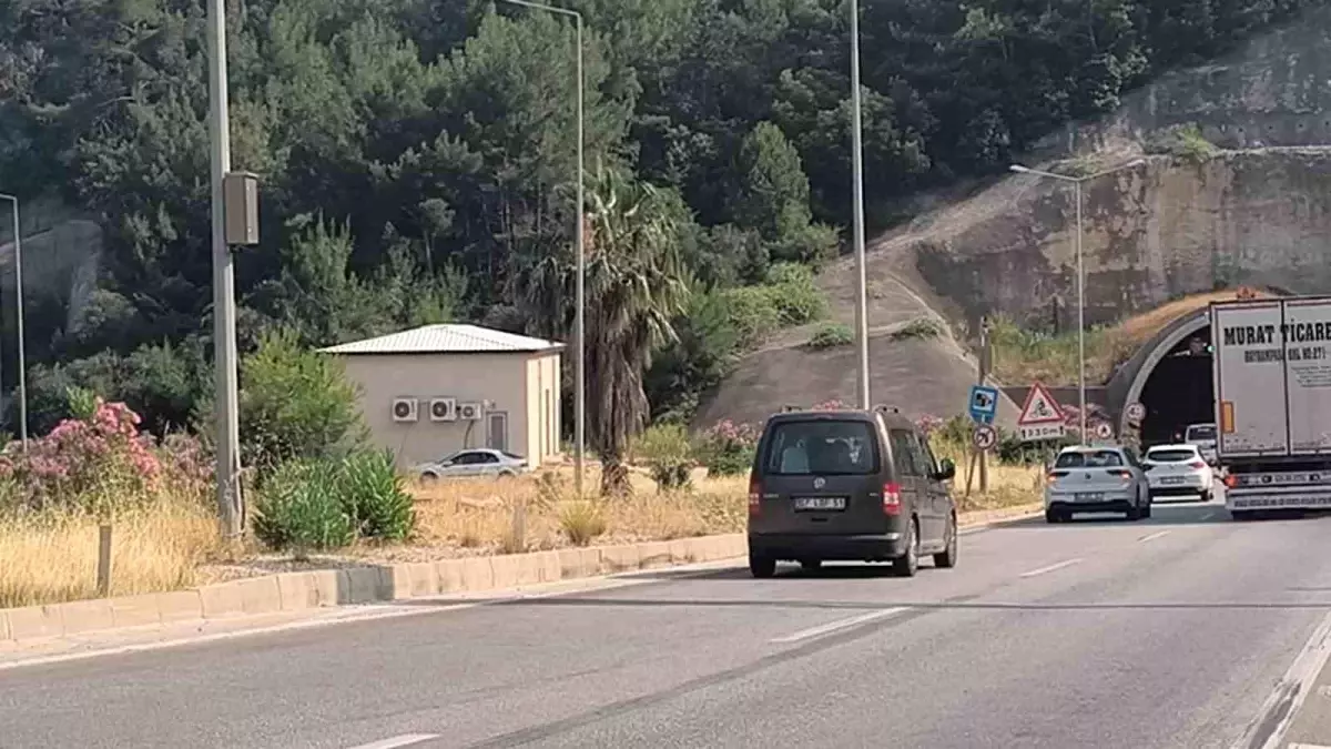 Antalya'da Motosiklet Kazası: İki Genç Hayatını Kaybetti