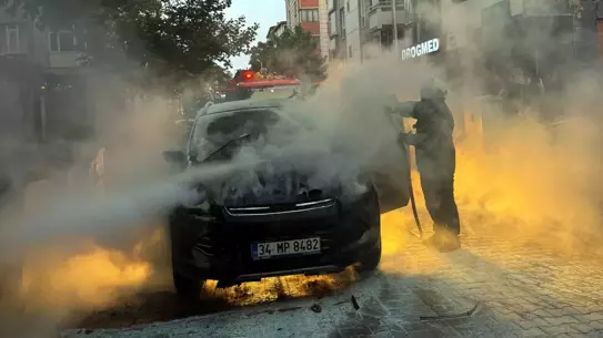 Avcılar'da Cip Yangını Korkuttu