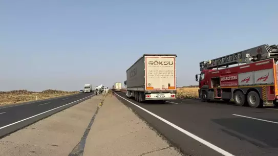 Şırnak'ta Karpuz Yüklü TIR Devrildi: Şoför Ağır Yaralı
