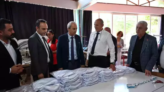 Kepez Belediyesi Dikiş Atölyesi, Kadın İstihdamına ve Tasarrufa Destek Sağlıyor