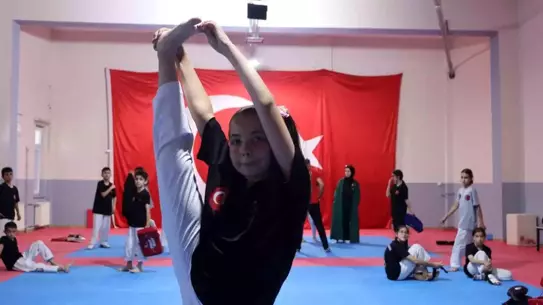 9 Yaşındaki Elif'ten Kayseri Şampiyonu