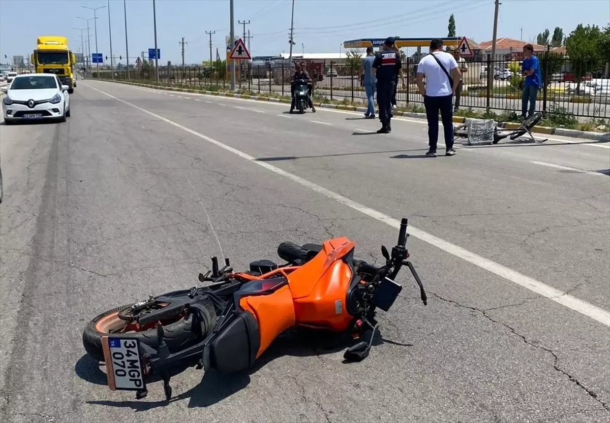Aksaray'da Motosiklet Kazası: Bisiklet Sürücüsü Ağır Yaralı