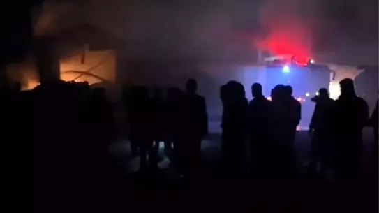 Muş'ta Lastik Deposunda Yangın