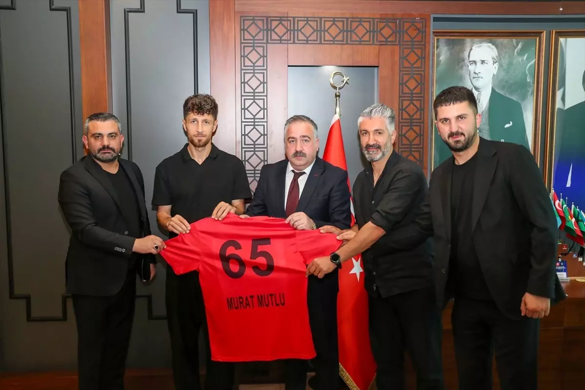 Vanspor'a 65 VAN 65 Plakası Hediye Edildi