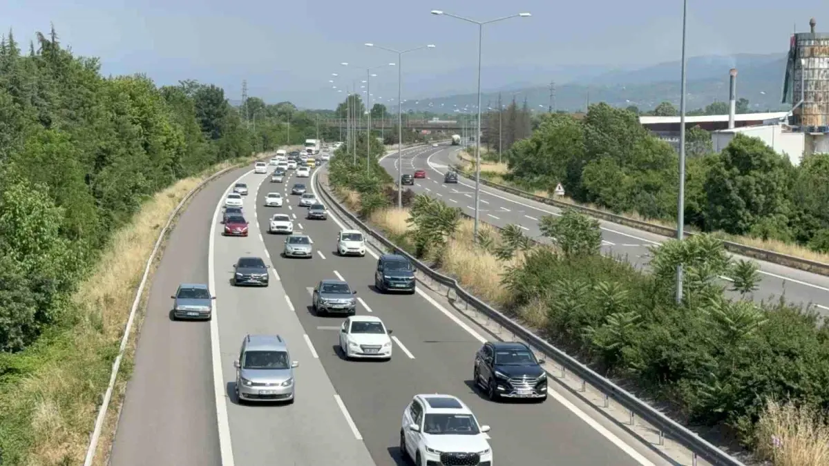 Düzce'de Dönüş Göçü Trafiği