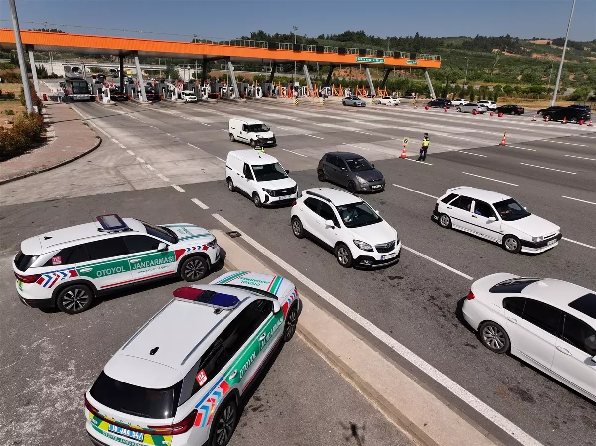 Bursa'da Otoyolda Akıcı Yoğunluk