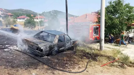 Burdur'da Park Halindeki Araç Yandı
