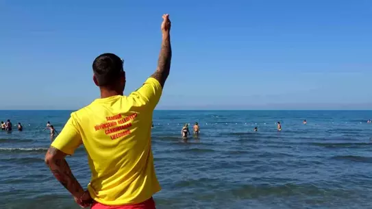 Samsun'da Boğulma Tehlikesi Geçiren Genç Hastaneye Kaldırıldı