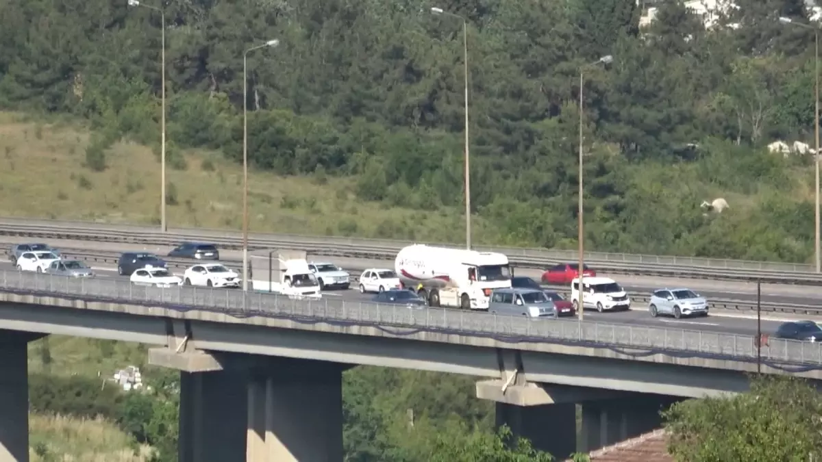 İzmit Geçişinde TEM Otoyolu'nda Yoğunluk
