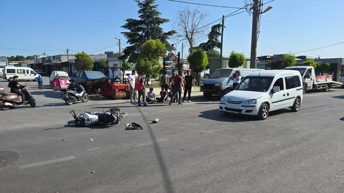 Çerkezköy'de Motosiklet ve Hafif Ticari Araç Çarpıştı